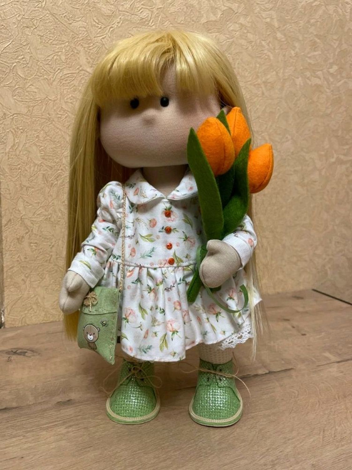 Фото №2 к отзыву покупателя Елена о товаре Кукла в панаме с тюльпанами