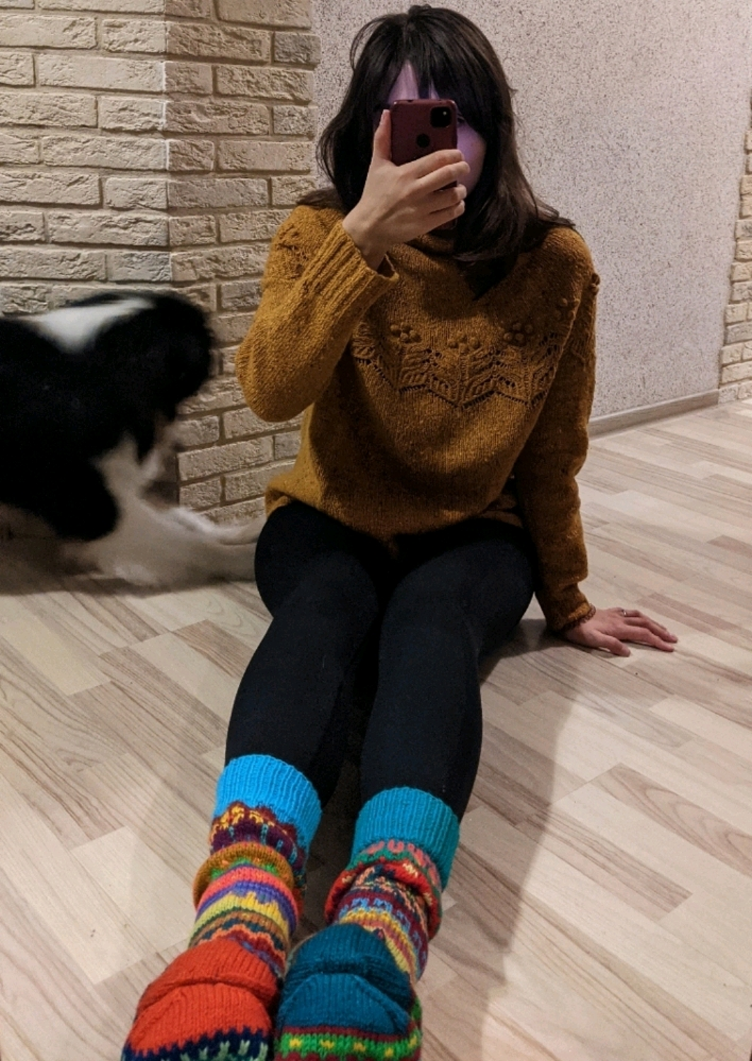 Фото №1 к отзыву покупателя Anna F о товаре Вязаные жаккардовые носки с цветочками. Разноцветные носки в подарок и еще 1 товар