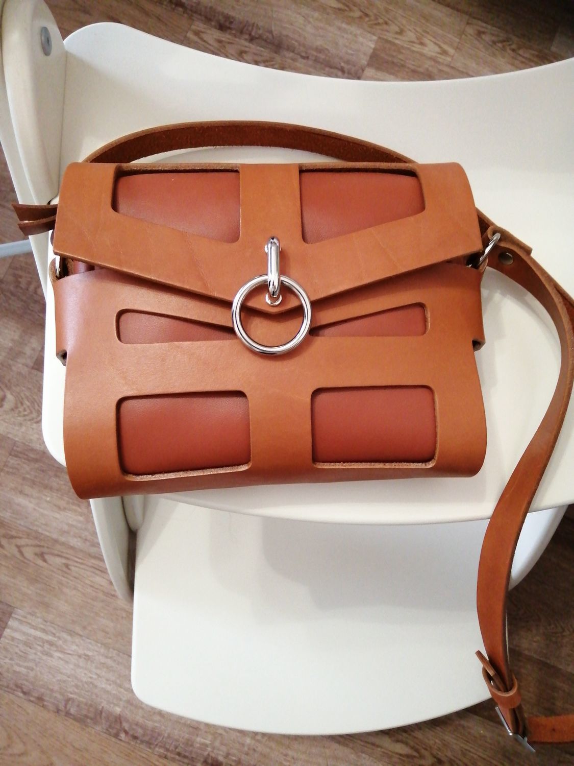 Photo №1 к отзыву покупателя Kristina Bugaeva о товаре Женская сумка кросс-боди 89426 через плечо из натуральной кожи