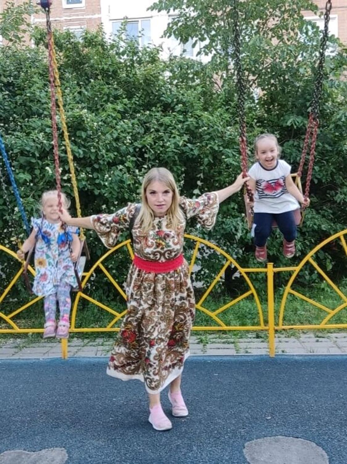 Фото №3 к отзыву покупателя Irina Vasilyeva о товаре Платье нарядное из платка, белое платье Тайна Сердца