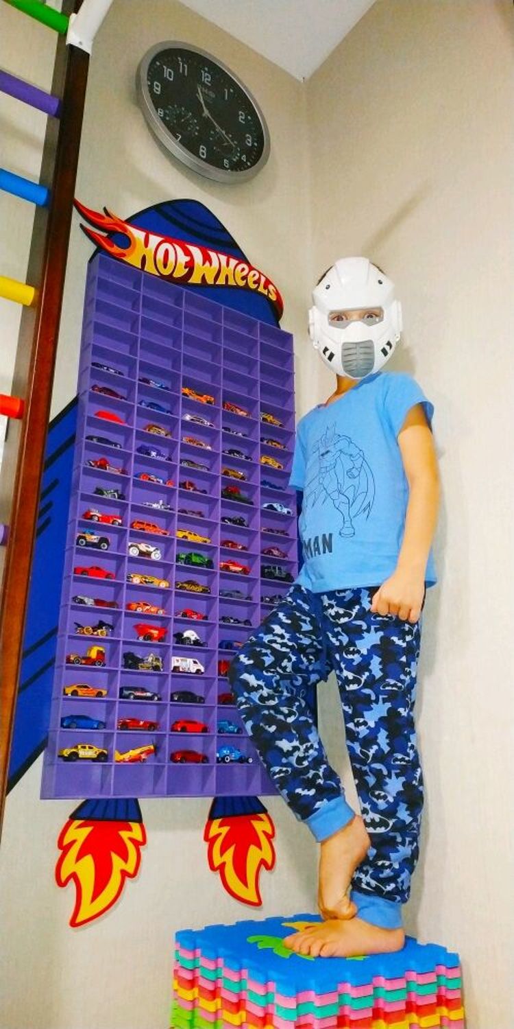 Фото №2 к отзыву покупателя Шашков Сергей о товаре Полка для машинок Hot Wheels.  Подарок мальчику. Полка для машинок