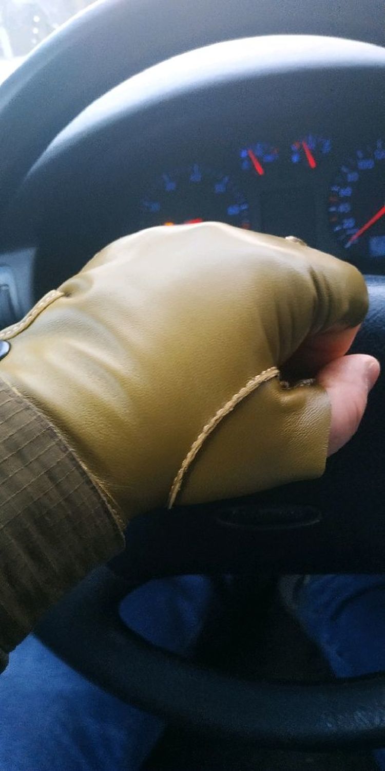 Фото №1 к отзыву покупателя Гедеш Александр о товаре Митенки "gambit" кожаные мужские,женские