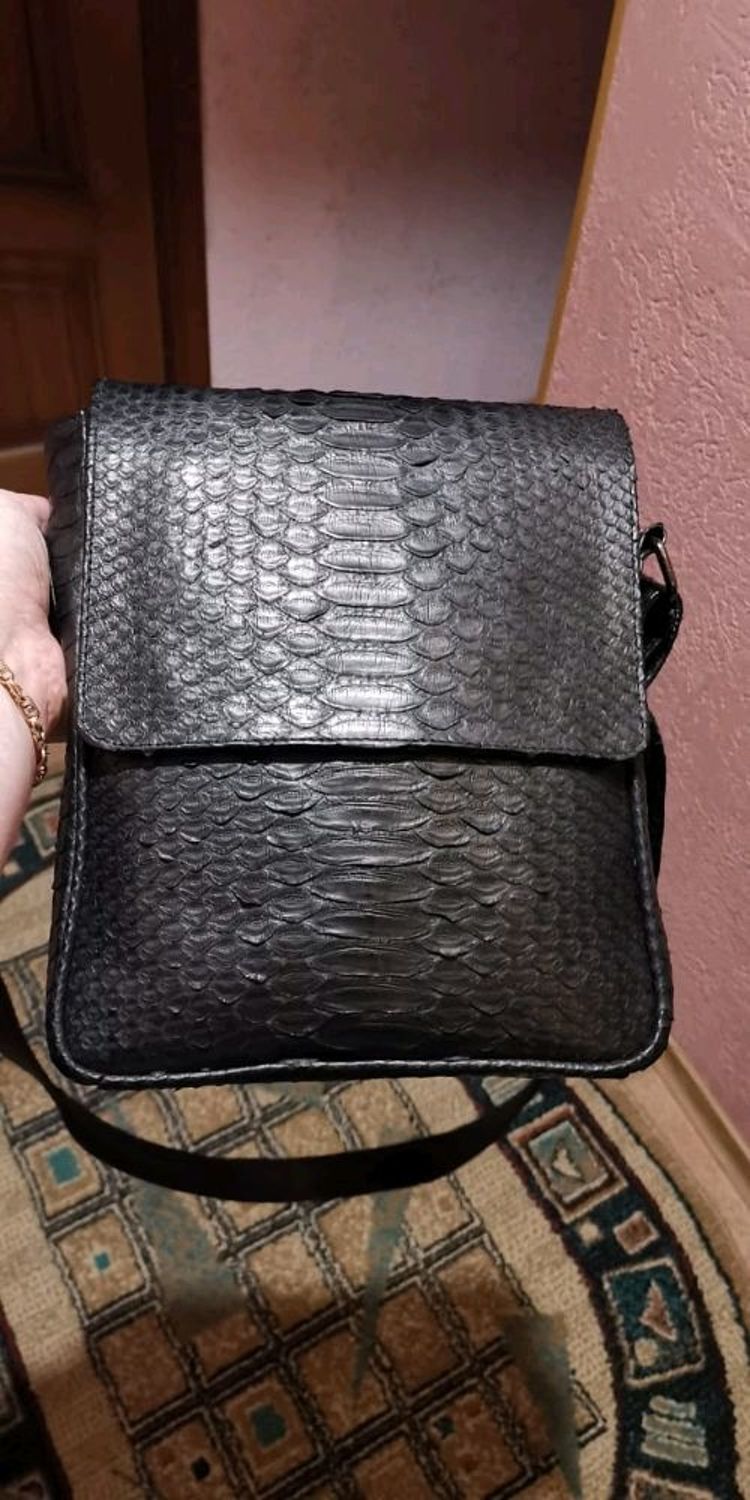 Photo №1 к отзыву покупателя Naida о товаре Мужская сумка из кожи питона ROBERTO