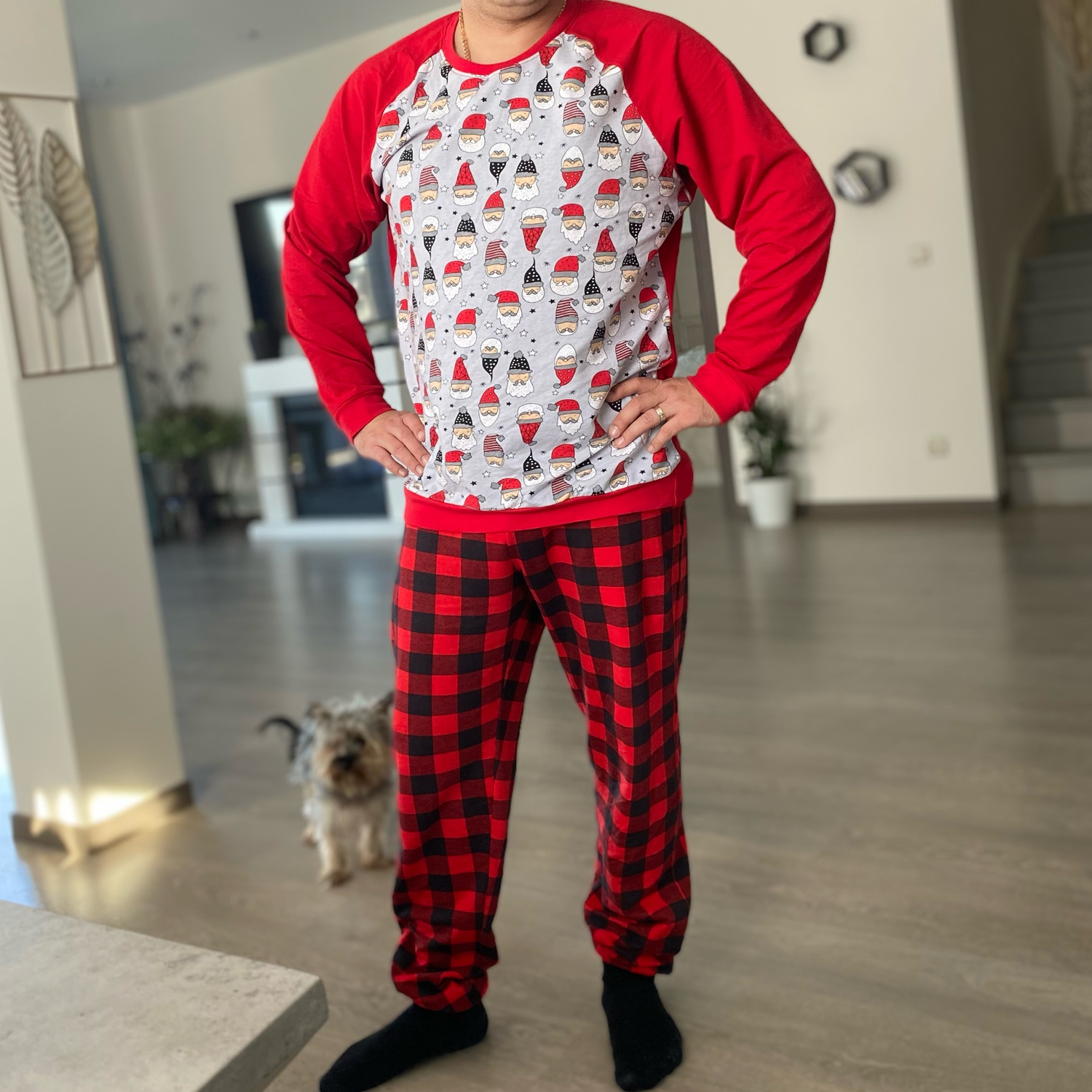 Фото №1 к отзыву покупателя Мила о товаре Family look пижамы в новогоднем стиле