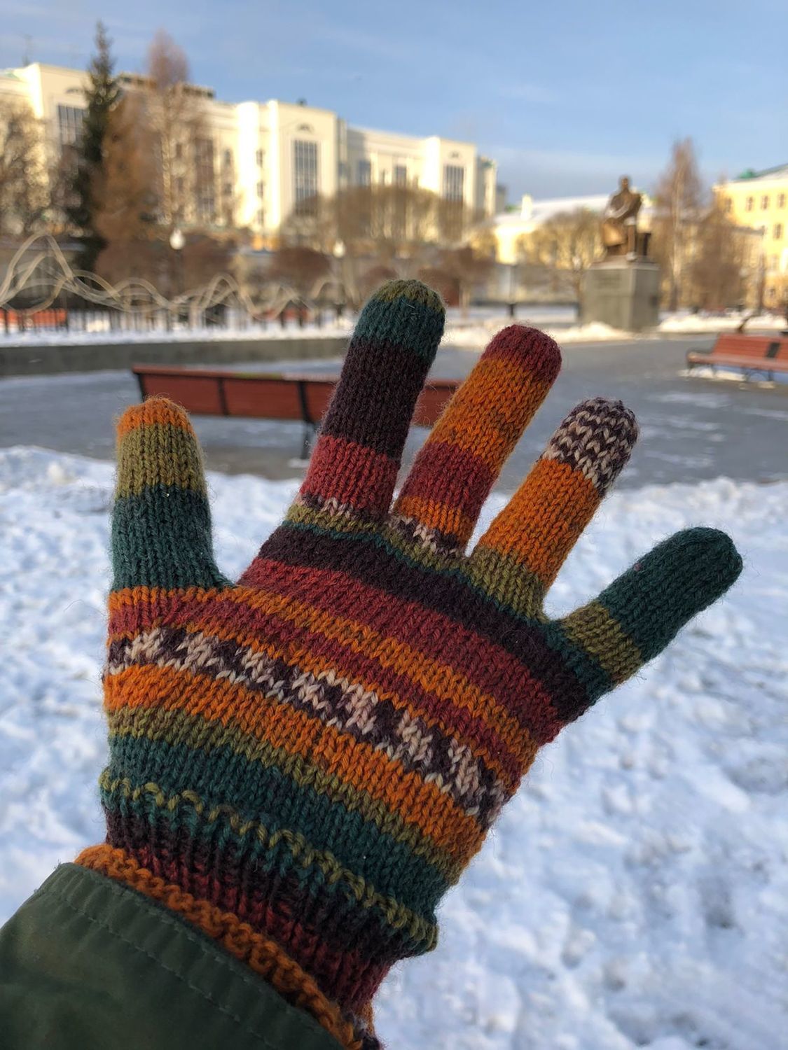 Фото №1 к отзыву покупателя Уля о товаре Перчатки шерстяные вязаные цветные полоски