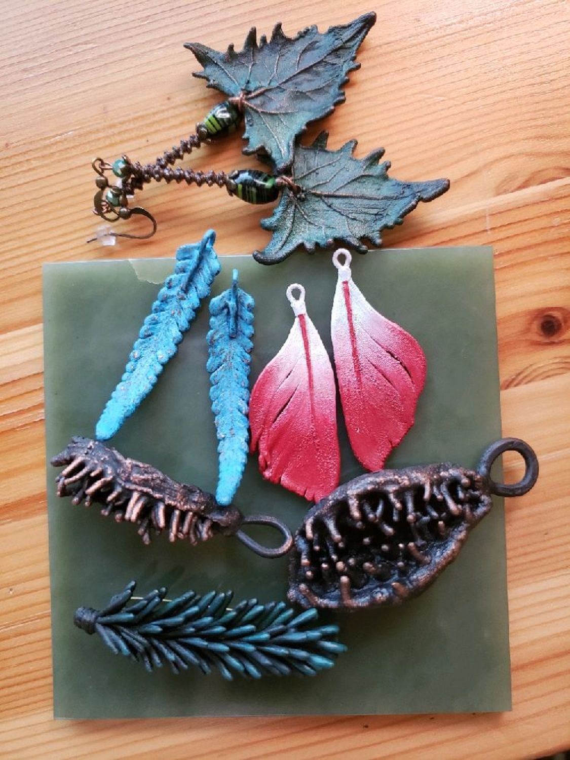 Фото №1 к отзыву покупателя Regrat Handicraft Studio о товаре Серьги. Лебеда