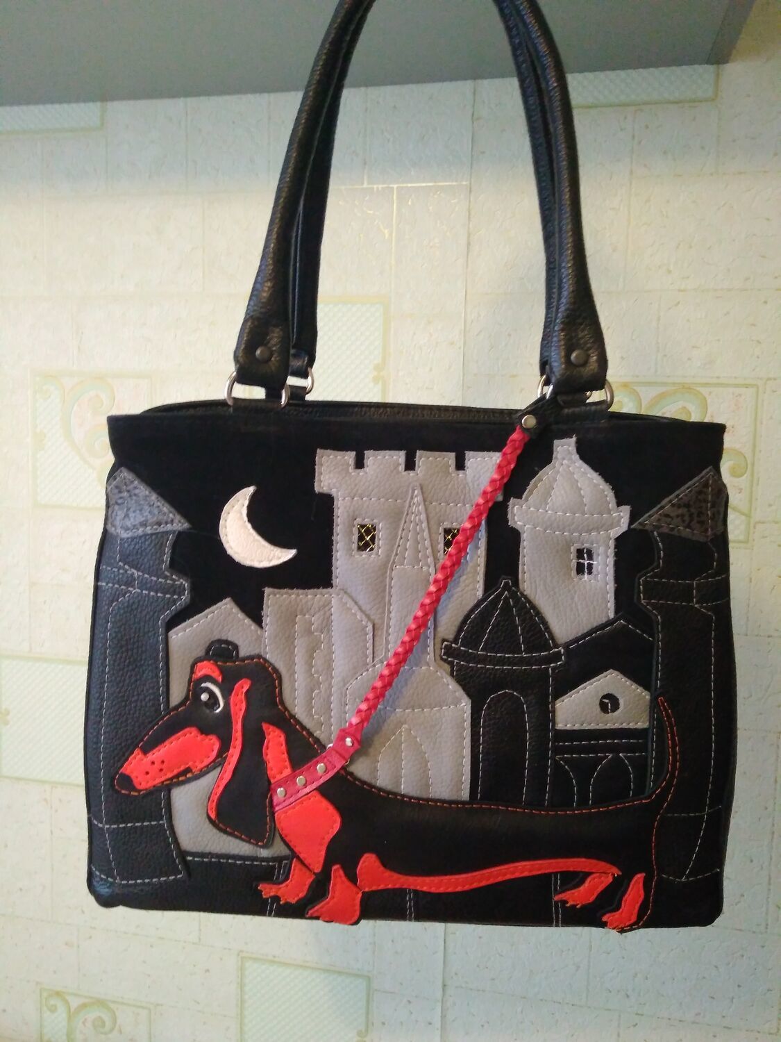 Фото №4 к отзыву покупателя Елена о товаре Кожаная сумка "Черный такс"