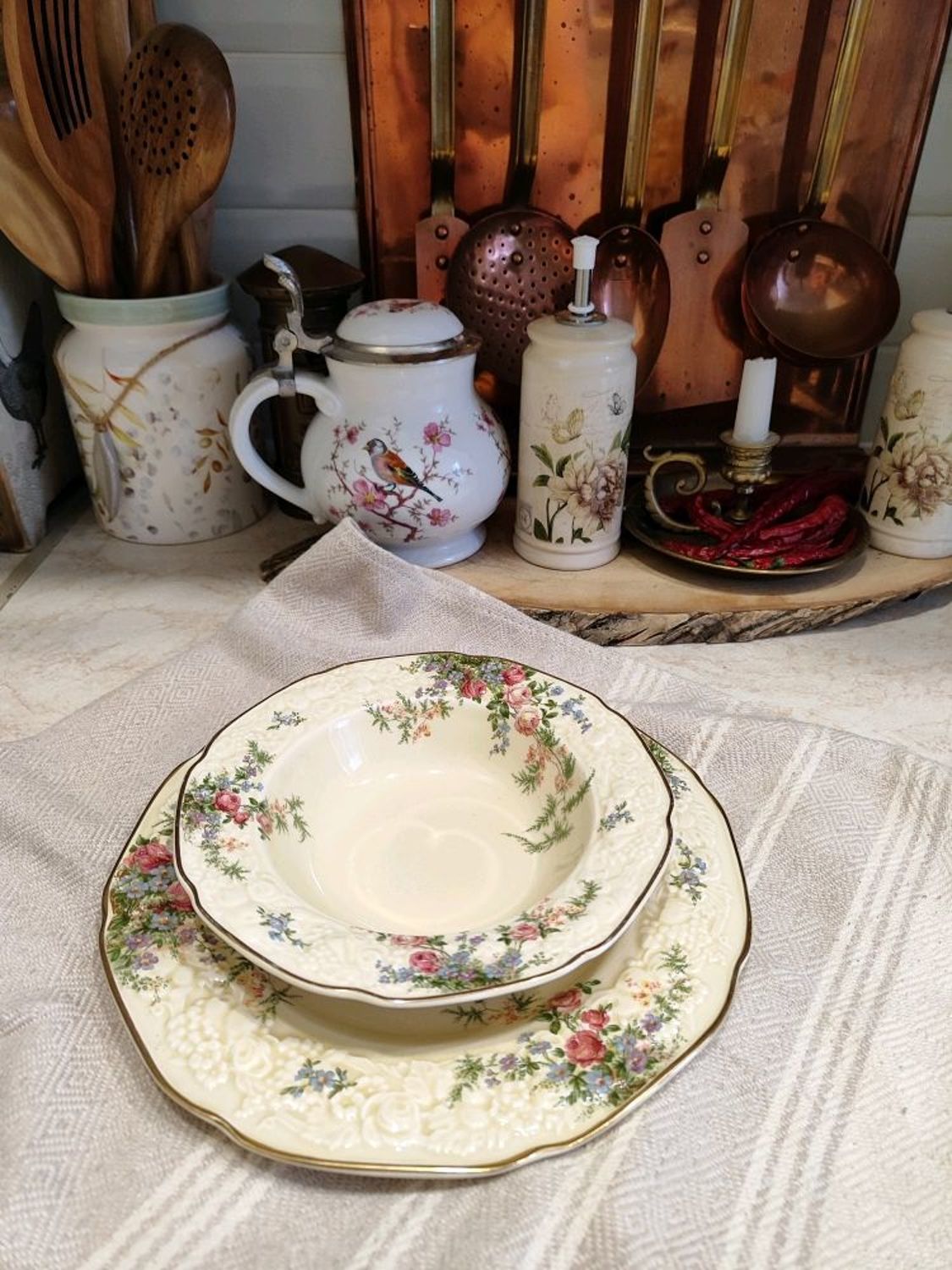 Photo №1 к отзыву покупателя Zhanna о товаре Винтаж: тарелки Crown Ducal