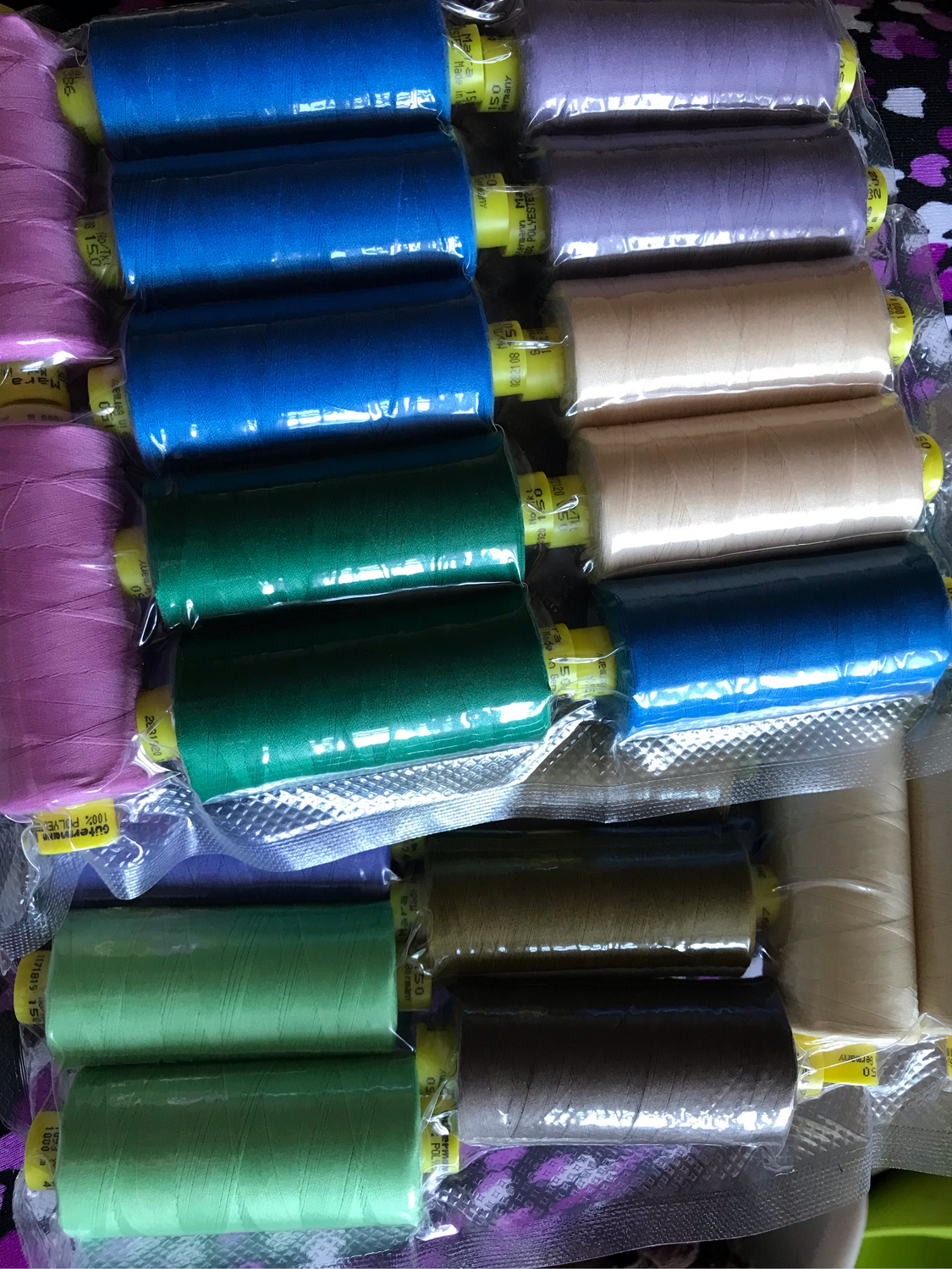 Photo №1 к отзыву покупателя Maria interior toys о товаре Нитки Gutermann MARA 150 (202) and 55 more items