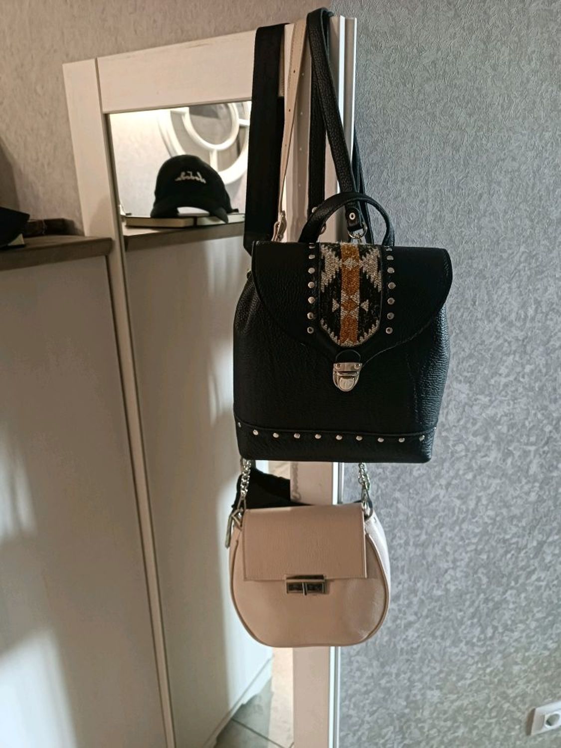 Фото №1 к отзыву покупателя Наталья Звонцова о товаре Рюкзак сумка из натуральной кожи с гобеленом чёрный