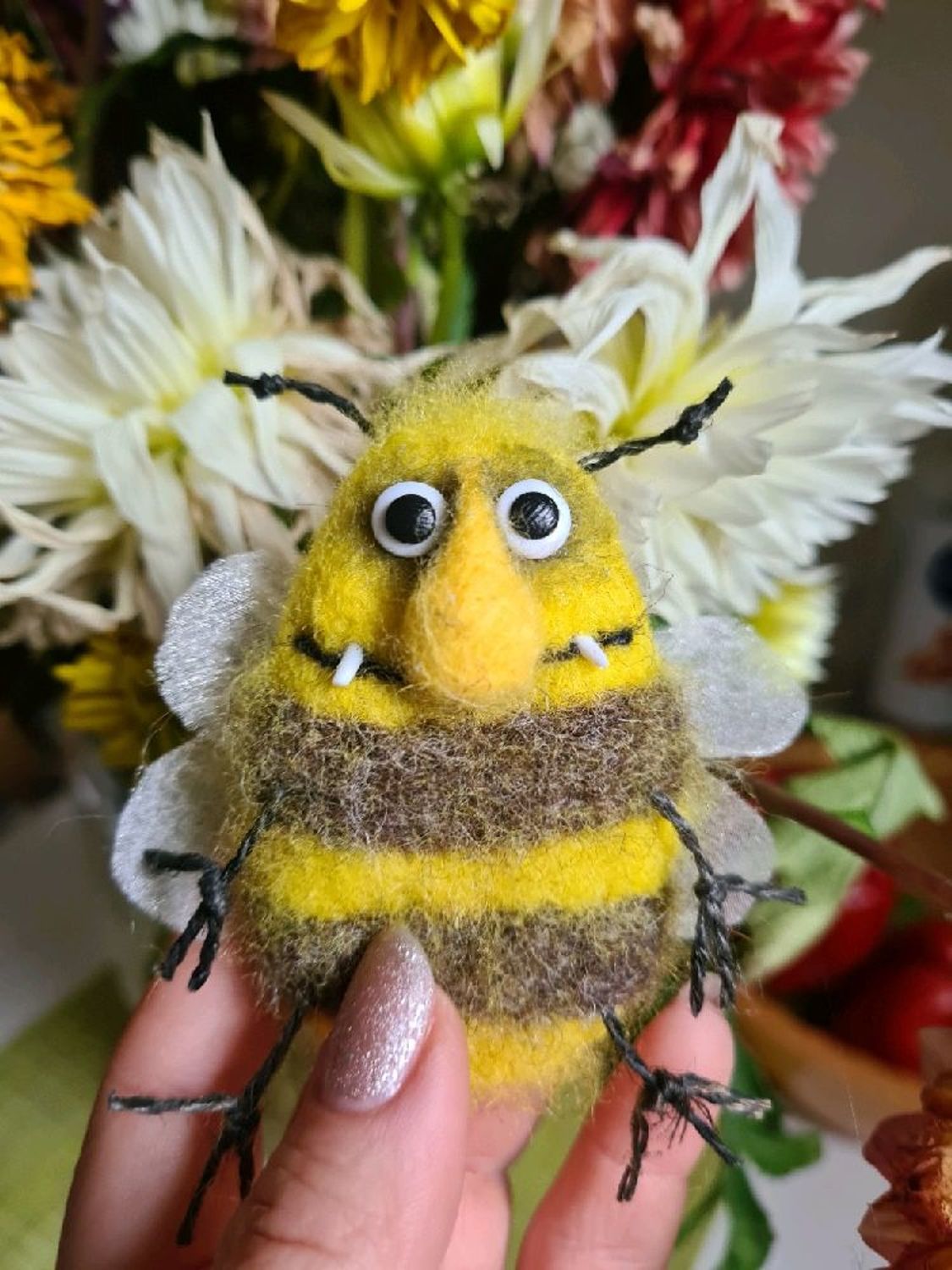 Фото №1 к отзыву покупателя Мария о товаре Брошь пчела,очень,шмель, брошка