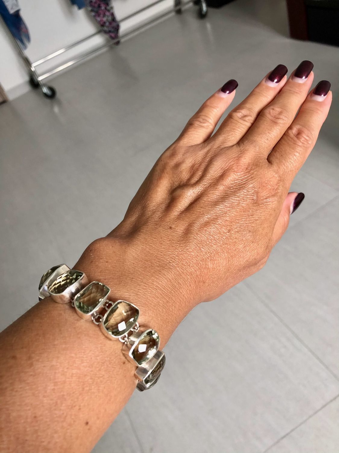 Фото №1 к отзыву покупателя Silk and leather jewelry Maryna Zhak о товаре Браслет из серебра и натурального зеленого топаза