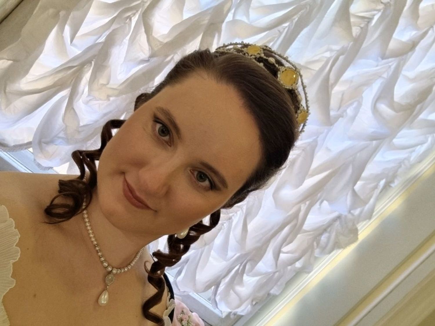 Фото №1 к отзыву покупателя Elizaveta о товаре Диадема Ампир с инталиями