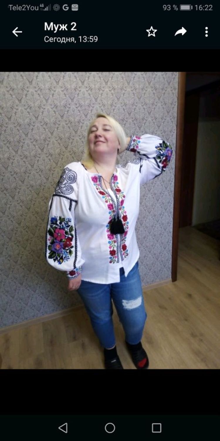 Фото №1 к отзыву покупателя Балаева Ольга о товаре Цветочная вышитая блуза на белом домотканом полотне: Женская Идилия