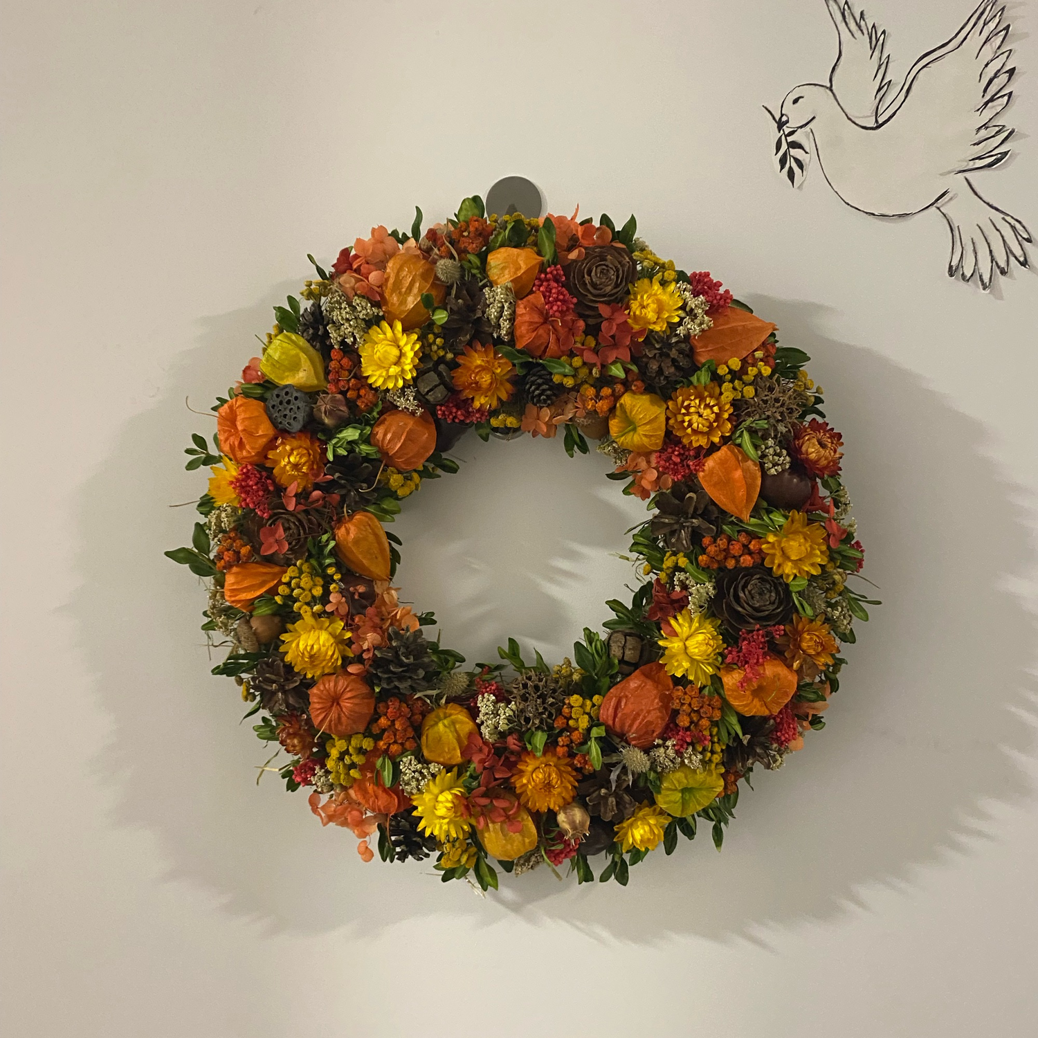 Фото №1 к отзыву покупателя Василисса о товаре Осенний венок в эко стиле из сухоцветов и природных материалов