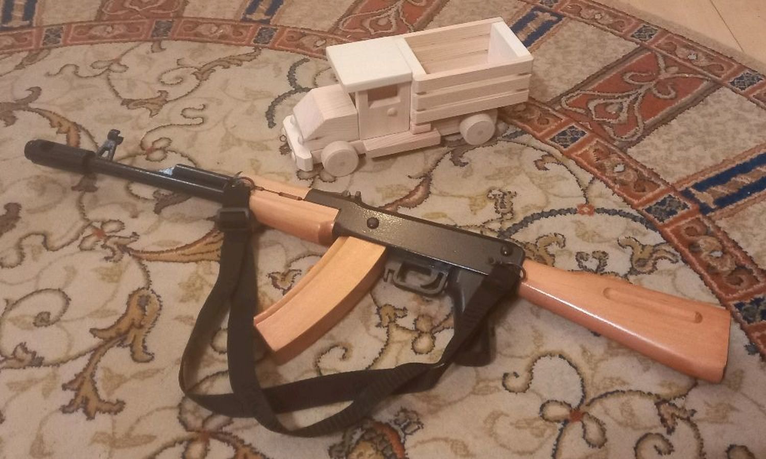 Photo №1 к отзыву покупателя Jimmoll-art о товаре Автомат Калашникова АК-74 (деревянный)