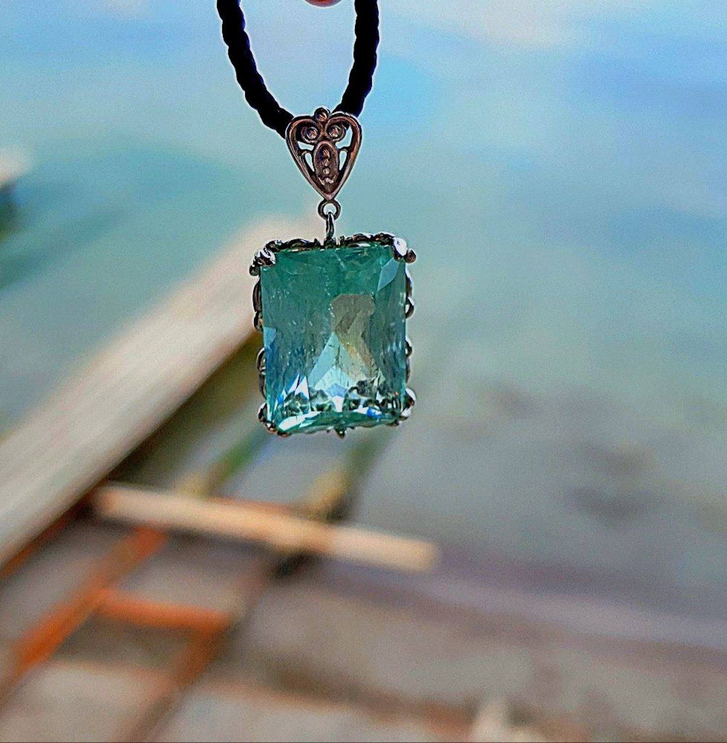 Фото №1 к отзыву покупателя Виктория о товаре Кулон с аквамарином огранённым 17.5 ct