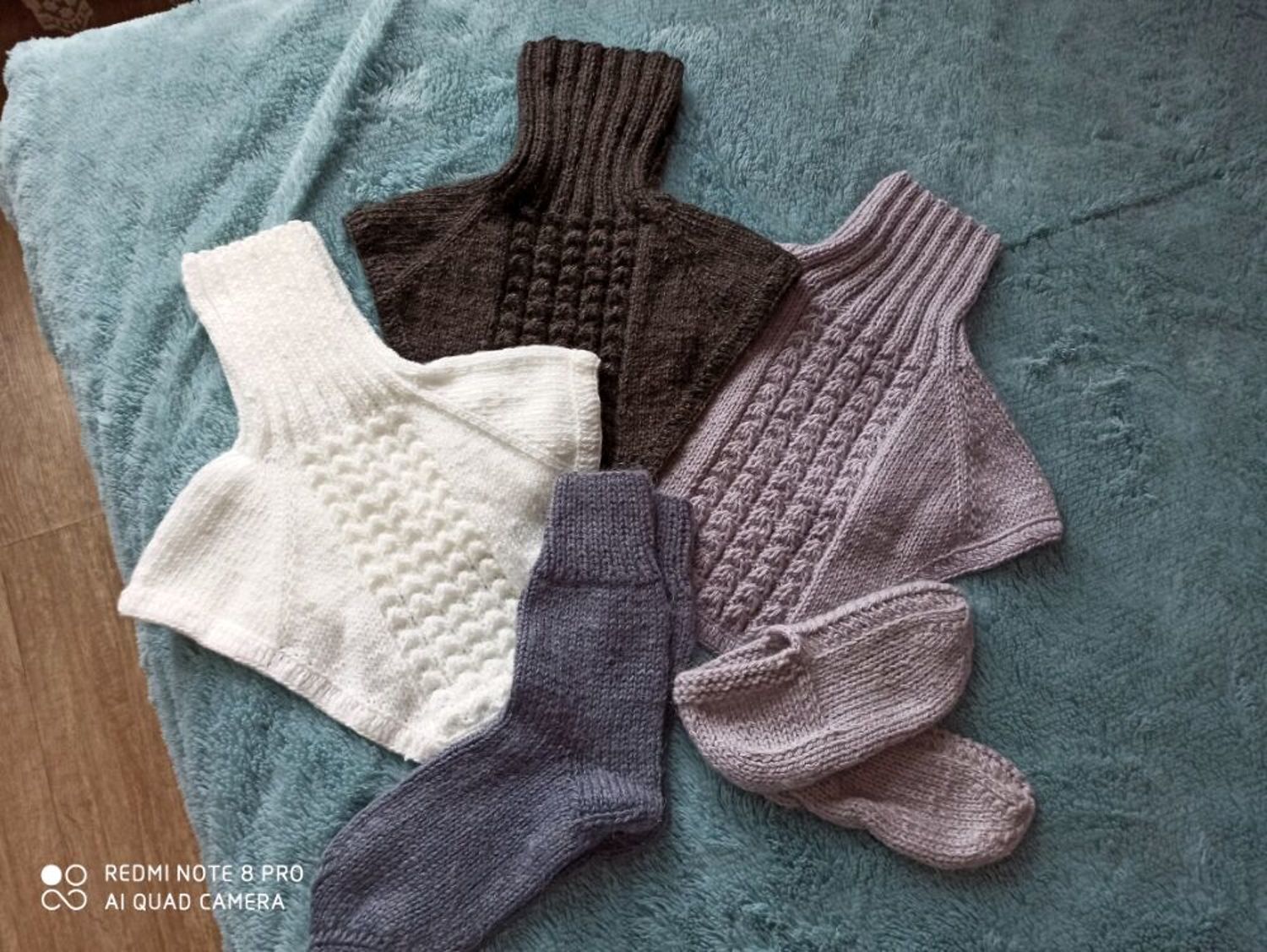Photo №1 к отзыву покупателя Oksana Kovalenko о товаре Вязаные носки с пухом and 4 more items