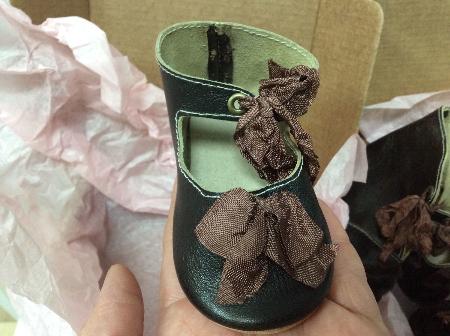 Фото №2 к отзыву покупателя Elena Baranova о товаре Ботинки антик.кукле "Пони" на ножку 8 см
