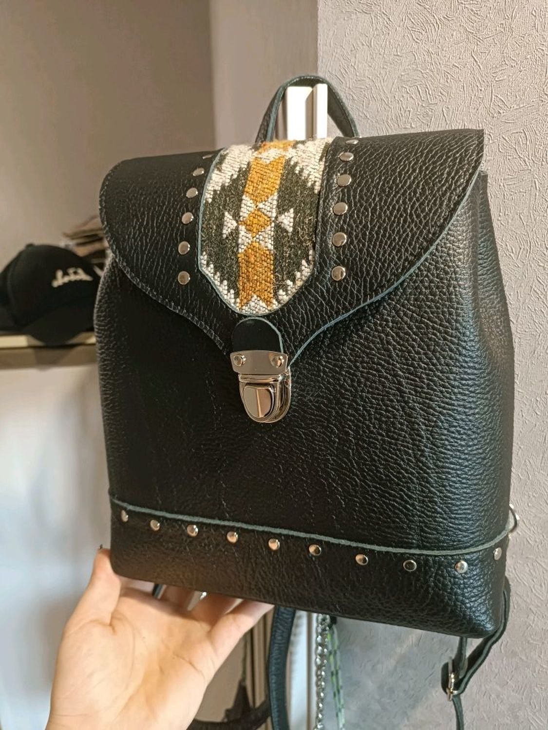 Фото №2 к отзыву покупателя Наталья Звонцова о товаре Рюкзак сумка из натуральной кожи с гобеленом чёрный