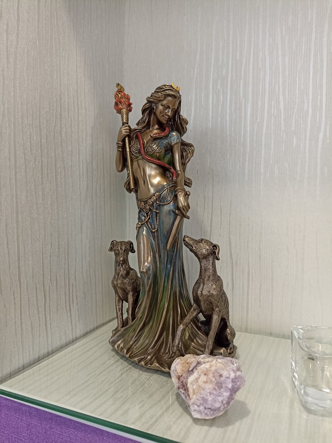 Photo №1 к отзыву покупателя Golovina Kseniya о товаре Геката Богиня луны статуэтка