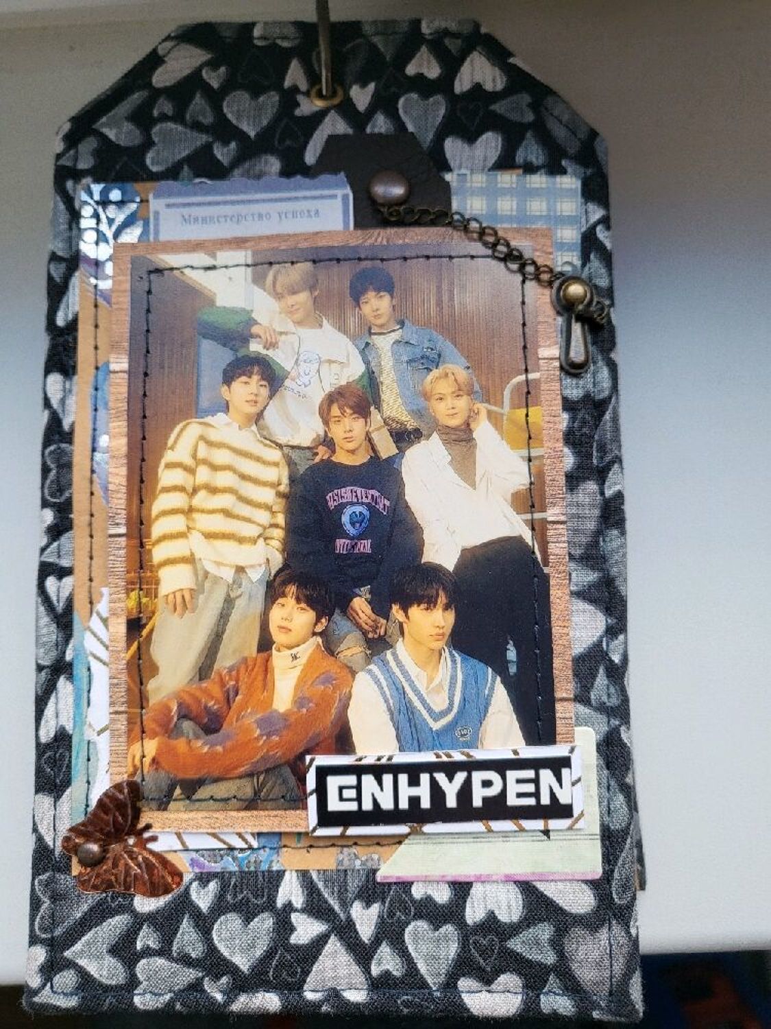 Фото №1 к отзыву покупателя Ксения о товаре Альбом k-pop ручной работы посвящённый группе Enpyhen
