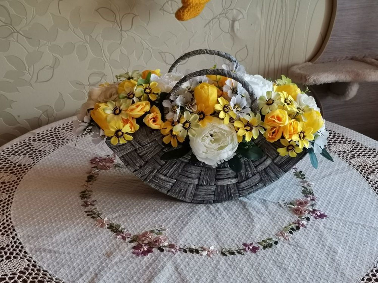 Photo №1 к отзыву покупателя Svetlana Kusmartseva (Shatrova) о товаре Композиция из искусственных цветов "Весна идет - весне дорогу!"