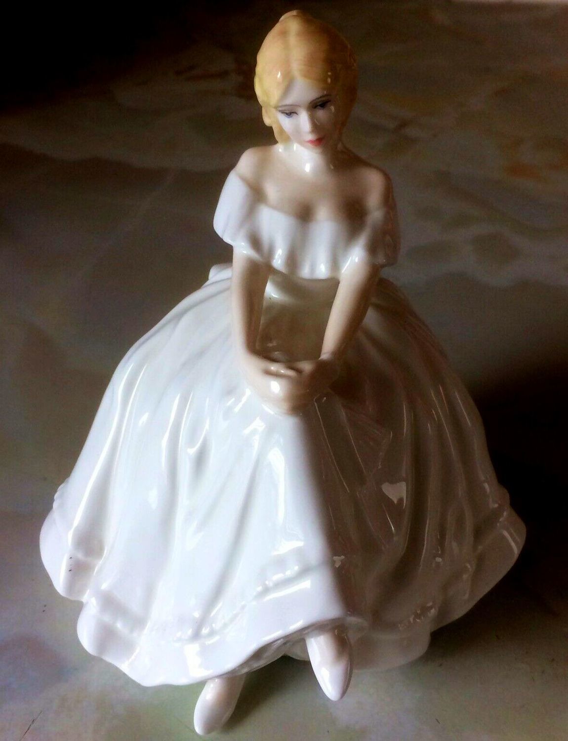 Фото №1 к отзыву покупателя Елена seller о товаре Винтаж: Royal Doulton фарфоровая фигурка статуэтка Хизер Англия