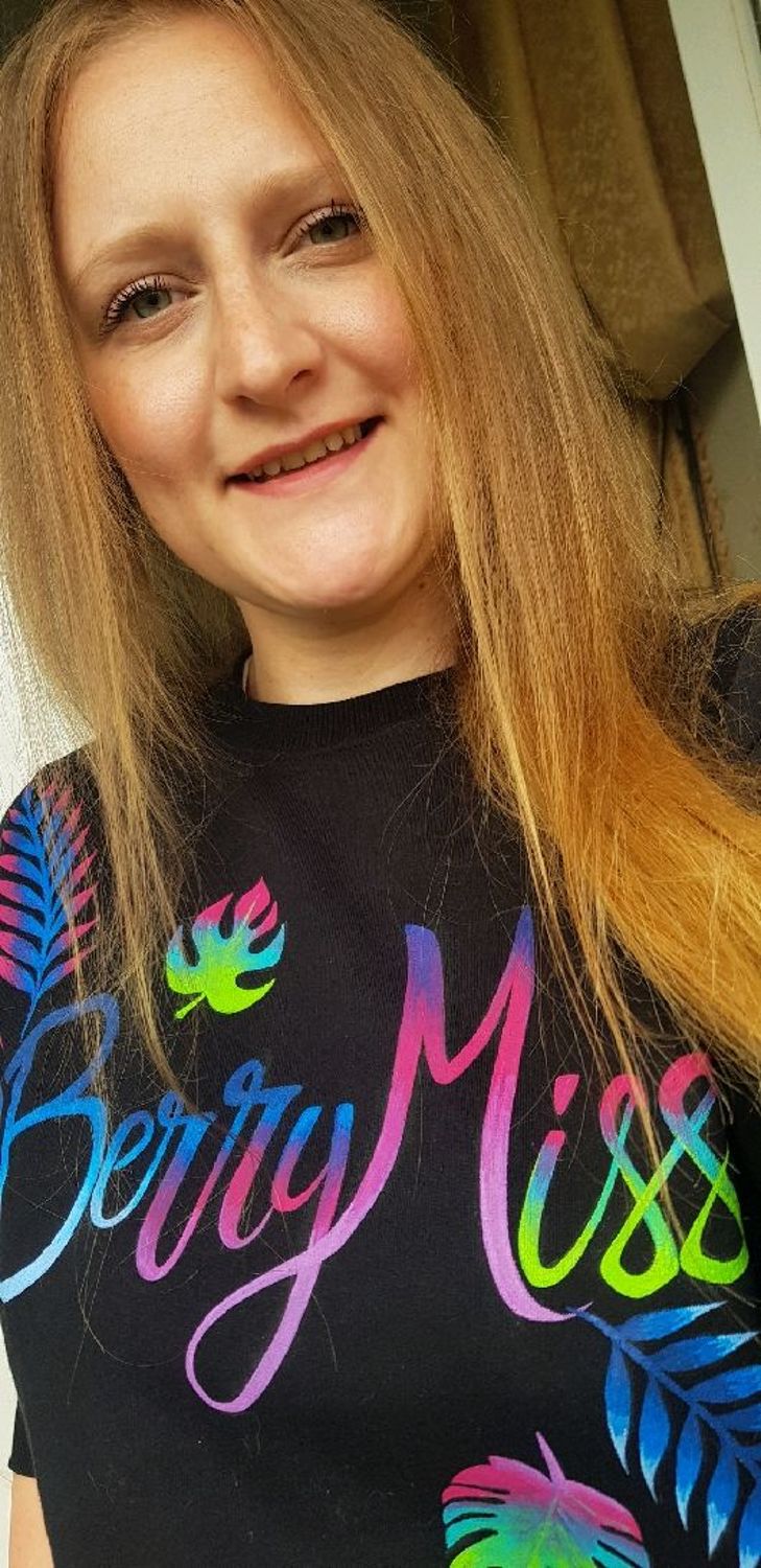 Фото №1 к отзыву покупателя Berrymiss о товаре Роспись одежды