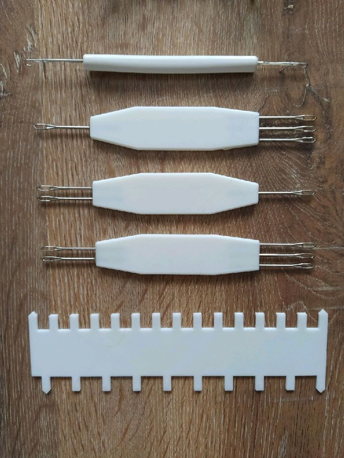 Фото №1 к отзыву покупателя Knitting machine from Japan о товаре Набор деккеров 4 класс  + гребенка