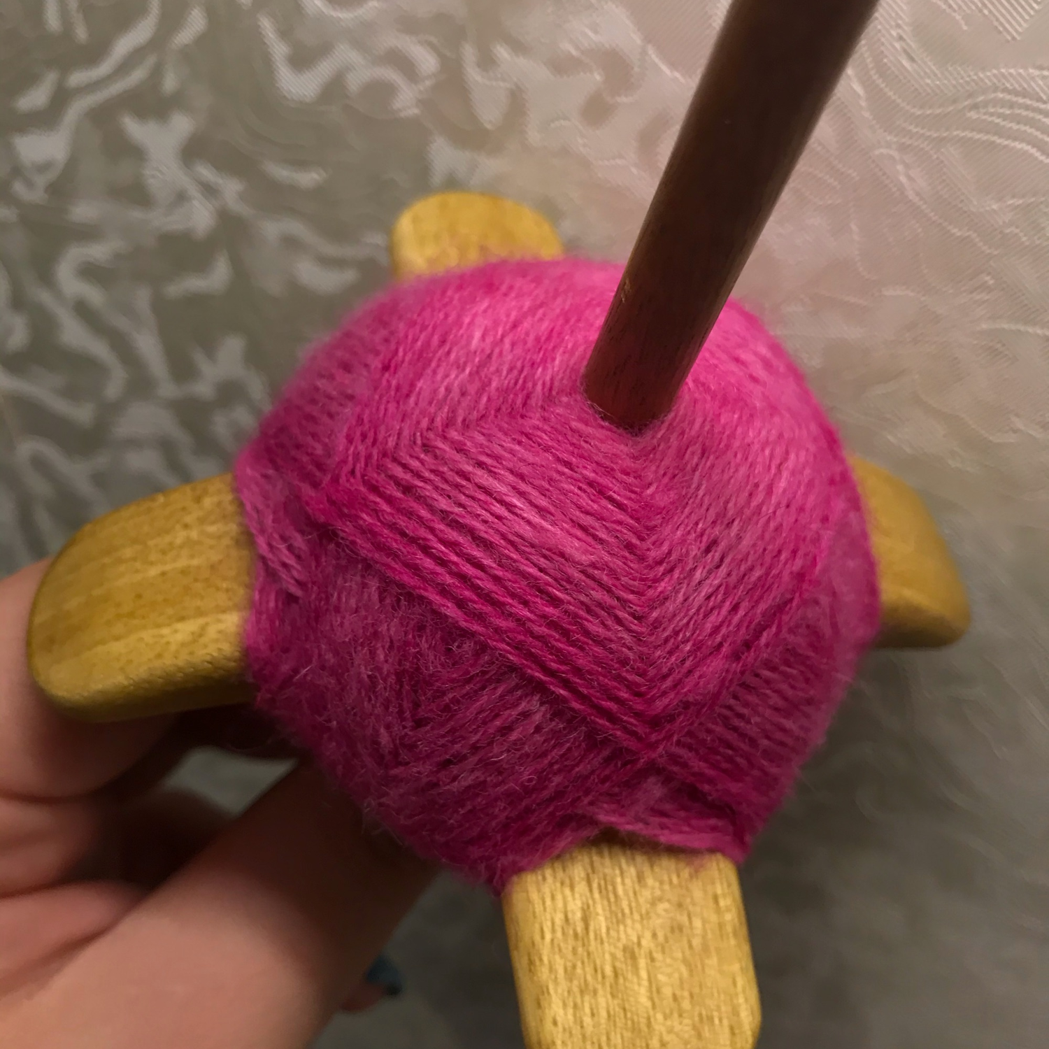 Фото №4 к отзыву покупателя chalsey_knittingthings о товаре Шерсть белая очень мягкая  натуральная овечья для прядения, валяния