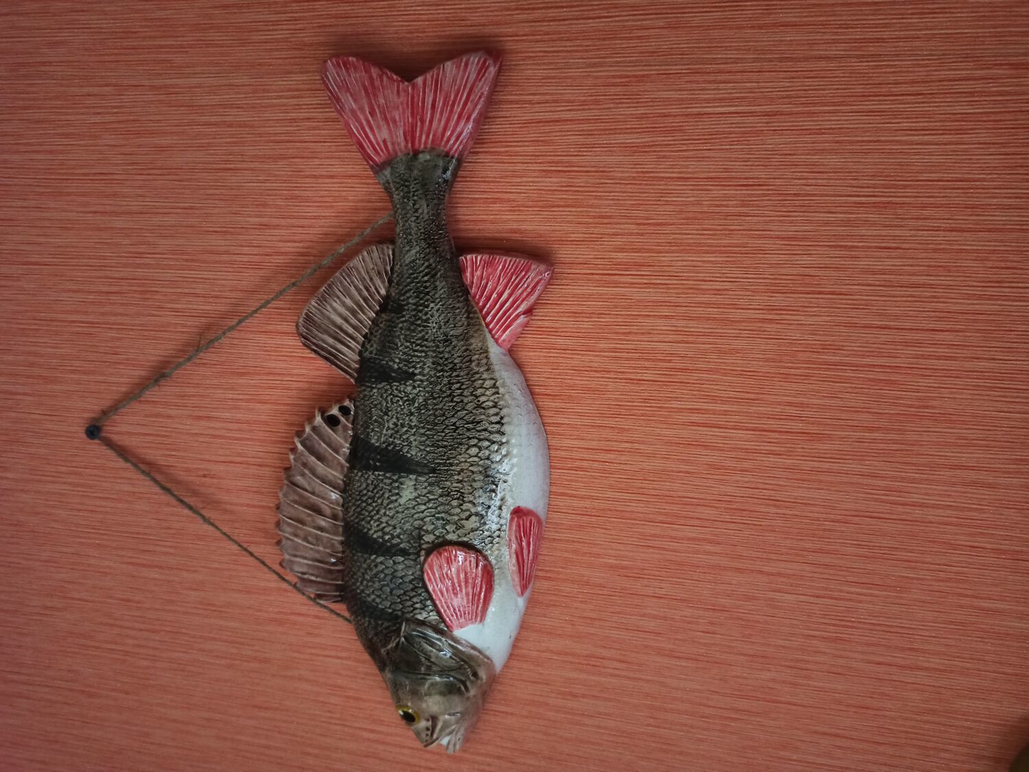 Фото №1 к отзыву покупателя Магнолия о товаре Керамическая рыба из глины ручной работы Окунь