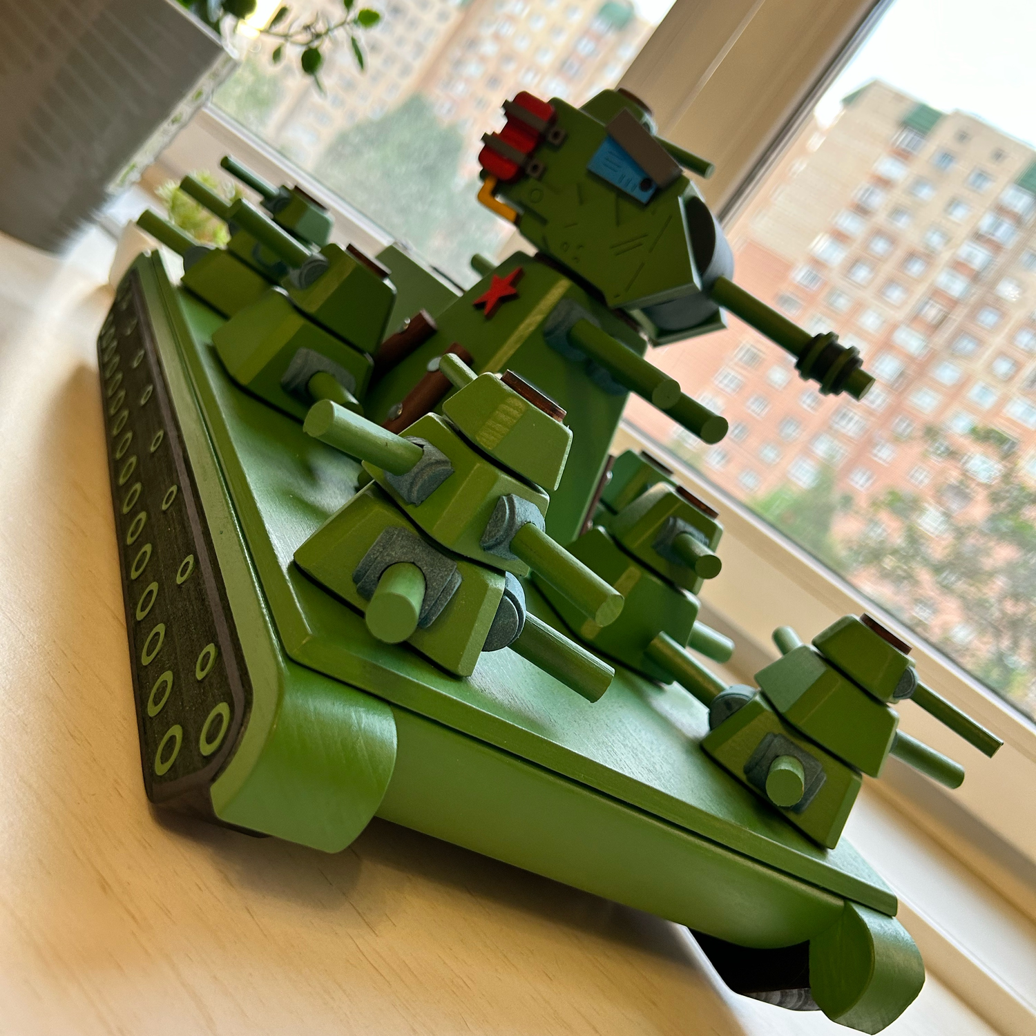 Photo №1 к отзыву покупателя Stepanenko Anna о товаре Техника и роботы: Танк КВ 45 игрушка из дерева