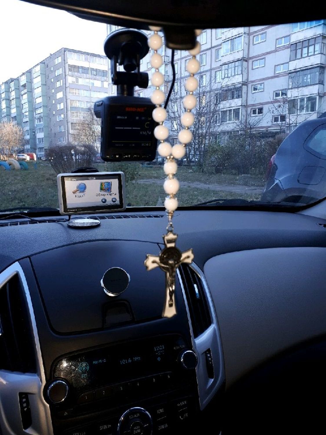 Фото №1 к отзыву покупателя Роман о товаре Чётки в машину с распятием