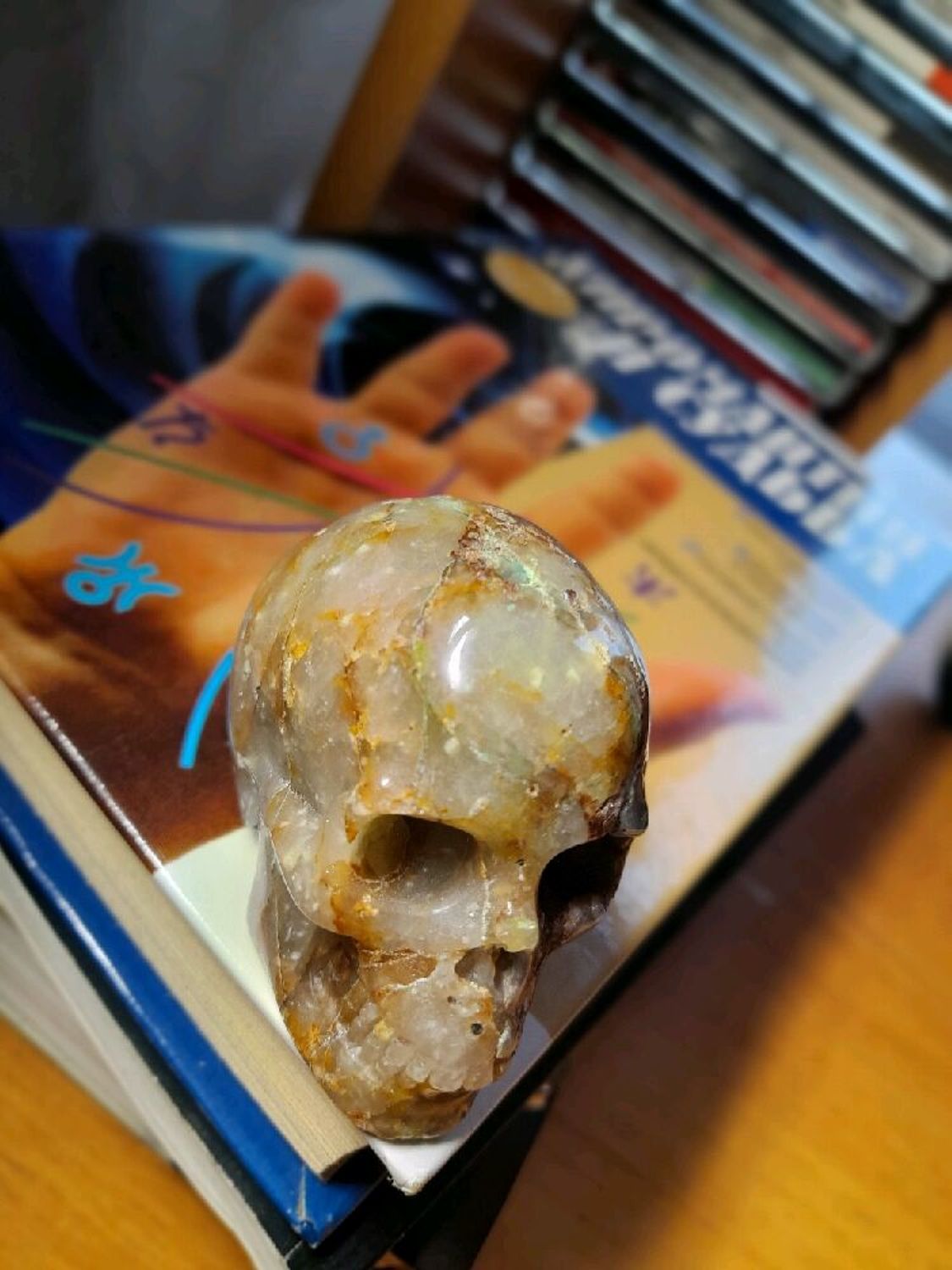 Фото №3 к отзыву покупателя Стоякова Ксения о товаре Резной череп из гематита.Резьба по камню. и еще 1 товар