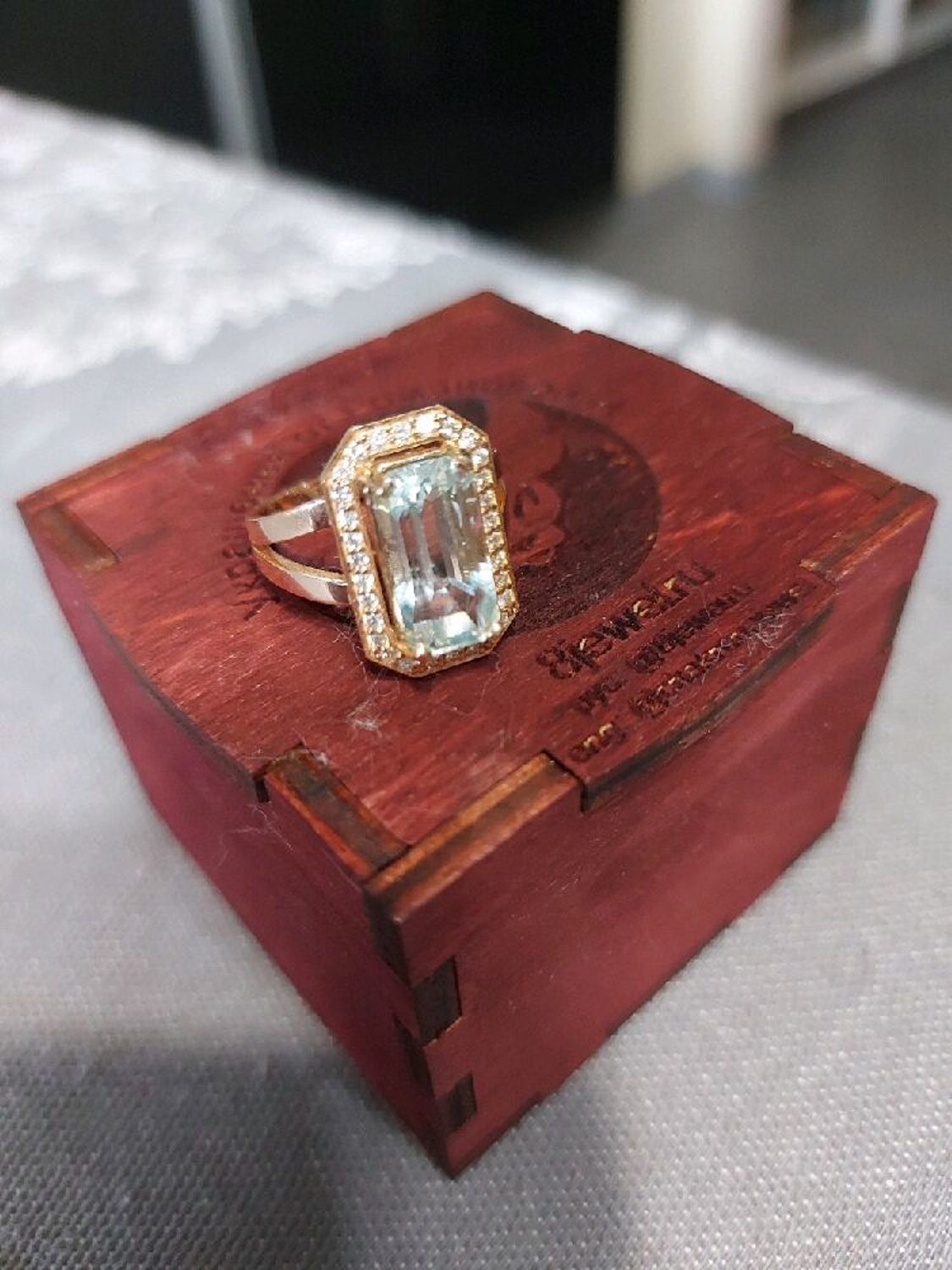 Фото №2 к отзыву покупателя Анна о товаре Золотое кольцо "Циан" с аквамарином и бриллиантами