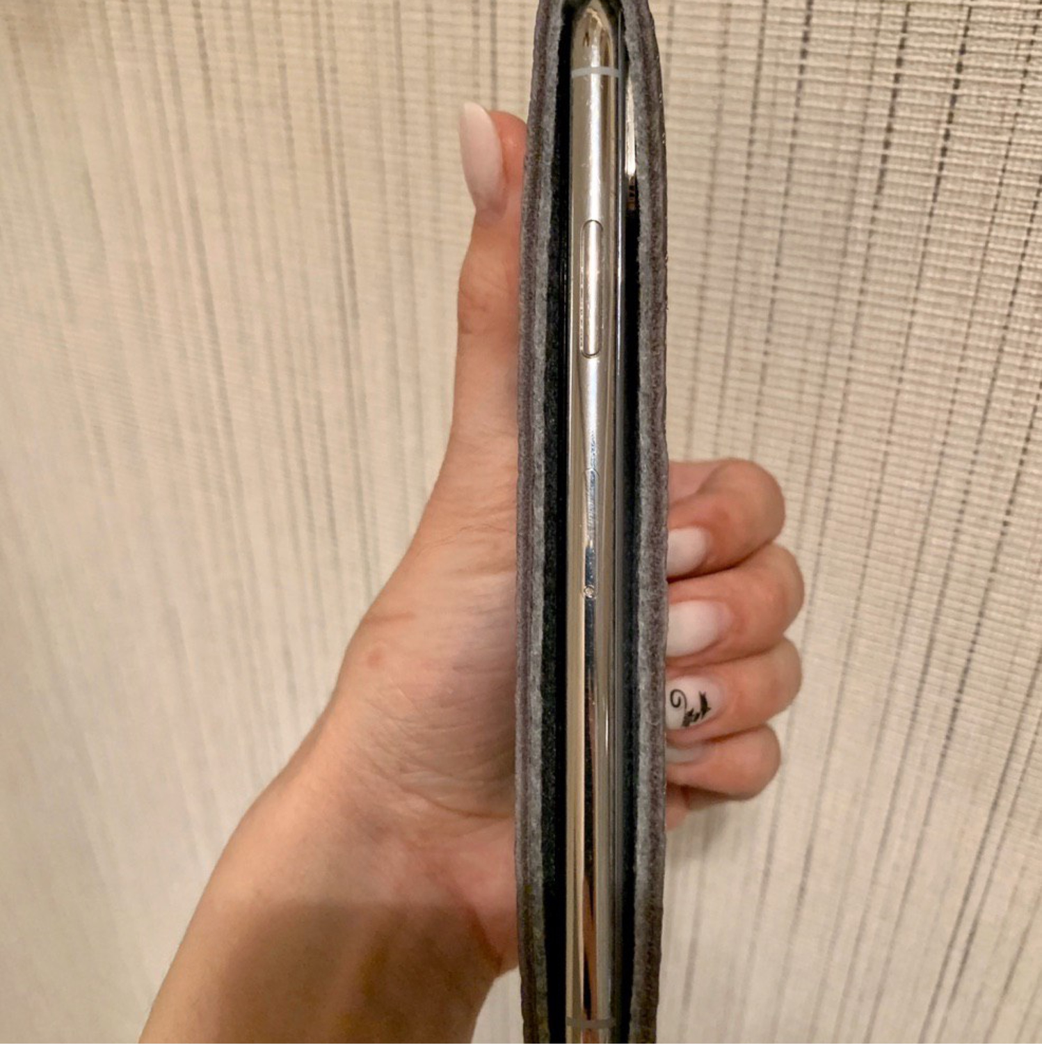 Photo №2 к отзыву покупателя Zoya  о товаре Боковой кожаный чехол iPhone X / iPhone XS / 11 Pro