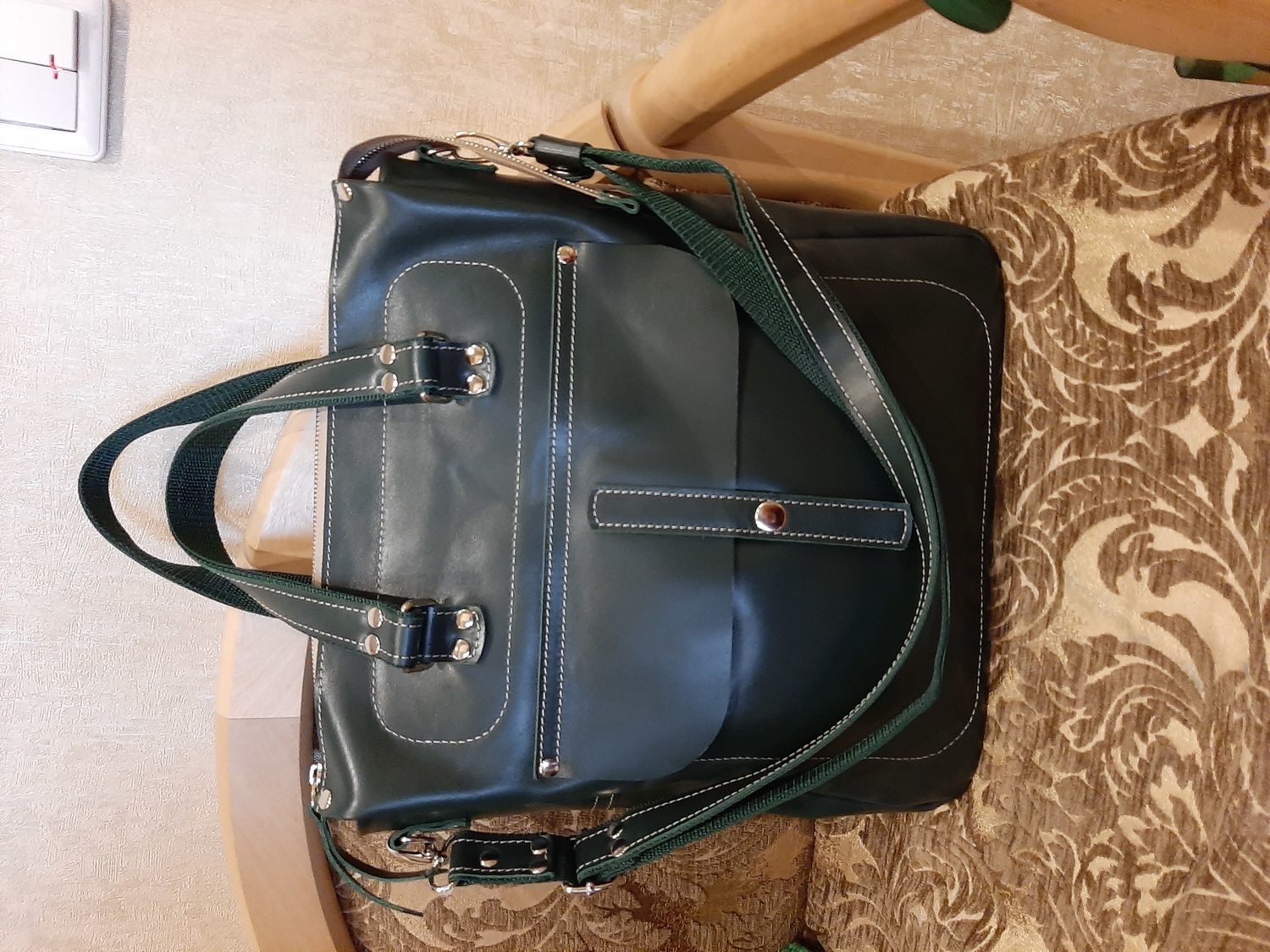 Фото №1 к отзыву покупателя Олеся о товаре Кожаная сумка портфель "Green". Изумрудный, темно-зеленый