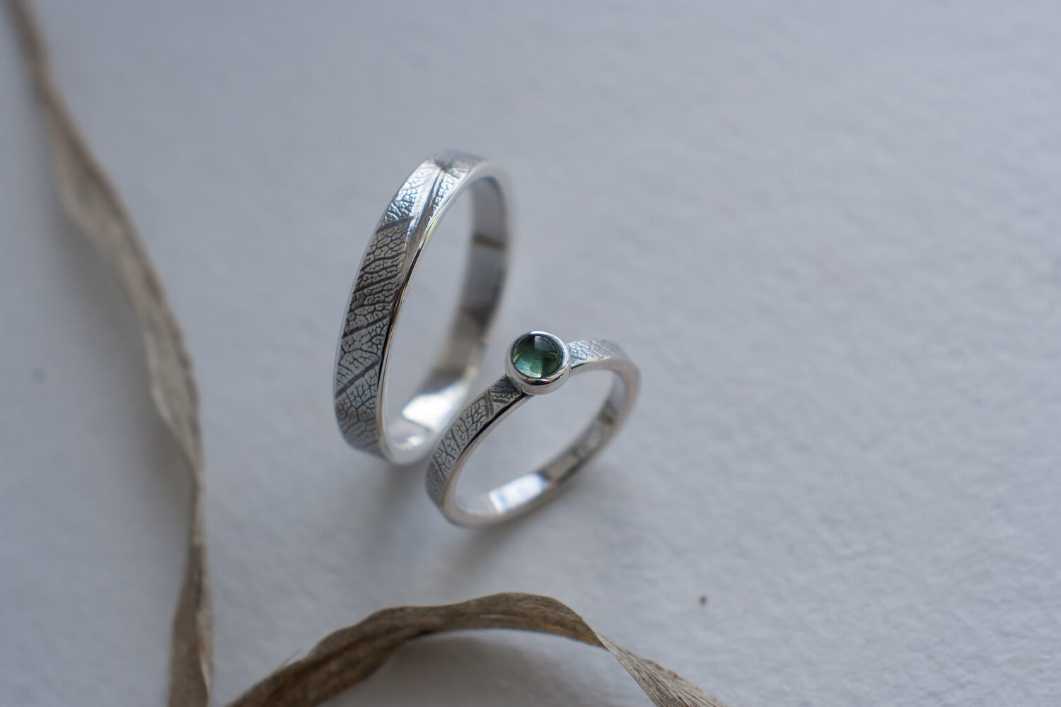 Фото №2 к отзыву покупателя Tetrao Jewelry о товаре 4.0 мм Сапфир звездчатый круг кабошон Арт СП393 и еще 1 товар