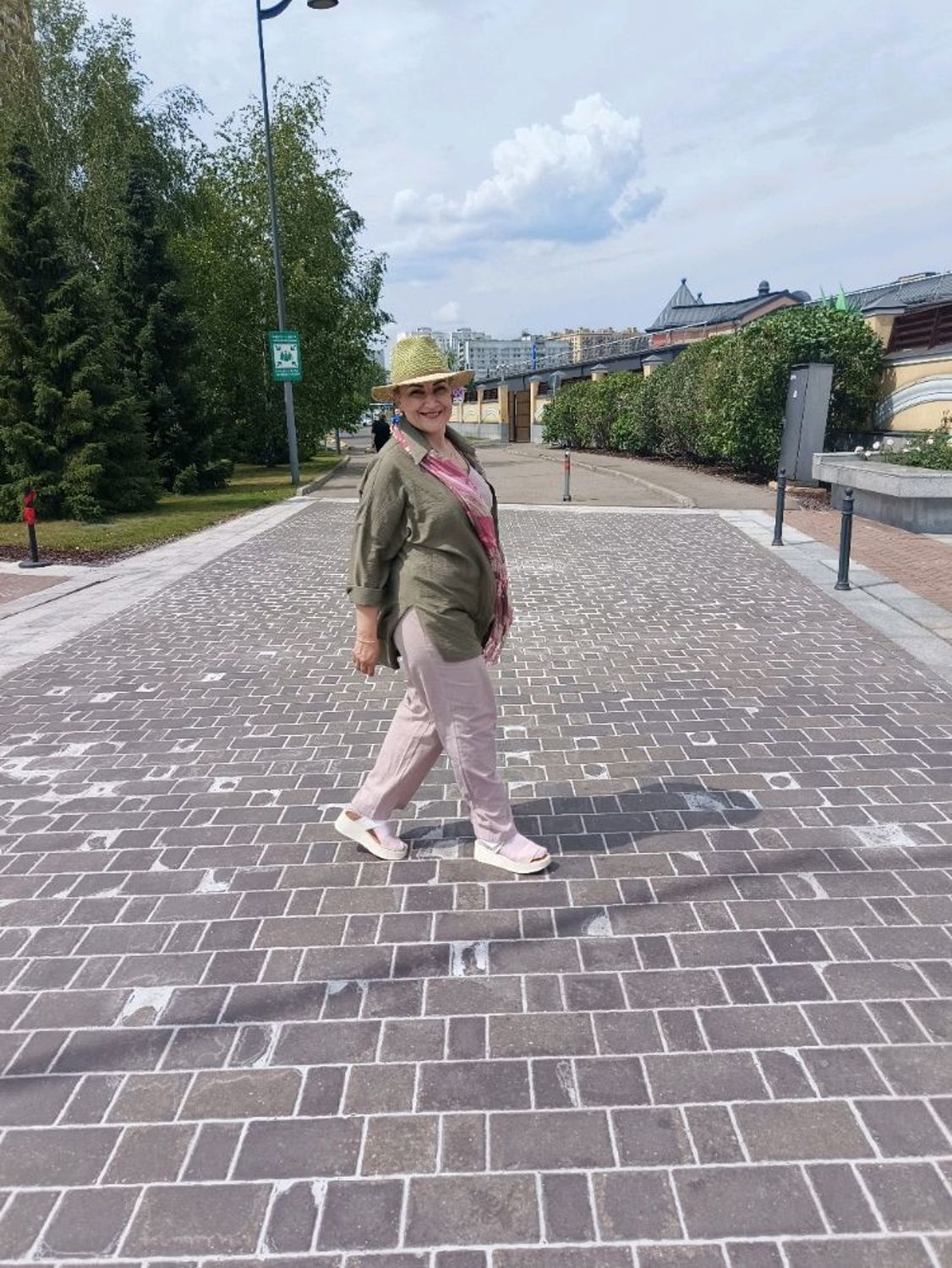 Фото №3 к отзыву покупателя Анна о товаре Рубаха оверсайз свободная Олива-Крапива