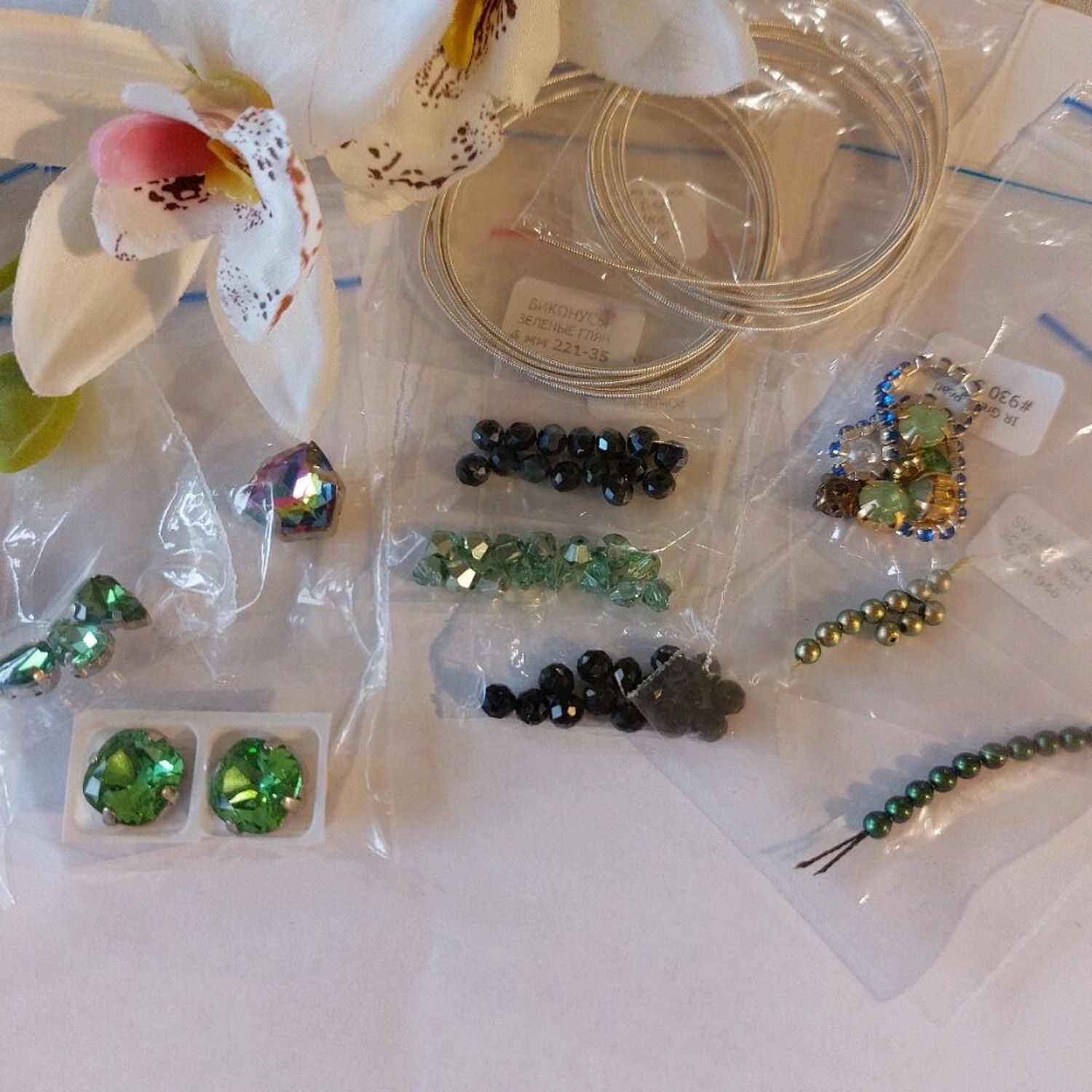 Фото №2 к отзыву покупателя Лилия о товаре Жемчуг Swarovski, 930, Iridescent Green, 3 мм, 10 мм и еще 9 товаров