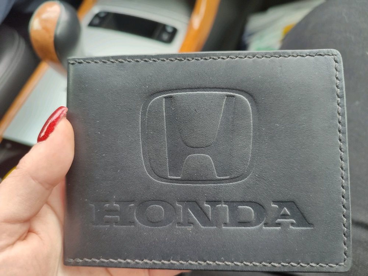 Фото №1 к отзыву покупателя Людмила о товаре Обложка для автодокументов кожаная Honda