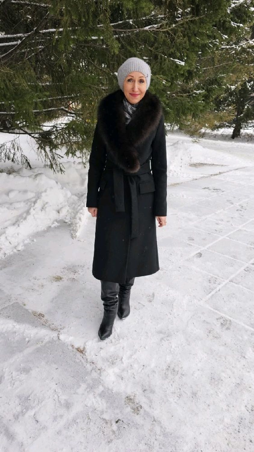Фото №1 к отзыву покупателя Natalya Zoteeva о товаре Черное пальто с мехом зимнее