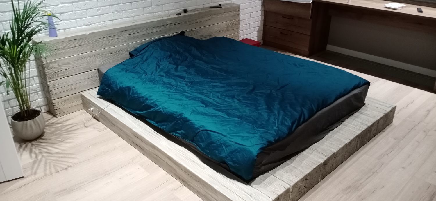 Кровать из бруса в стиле лофт своими