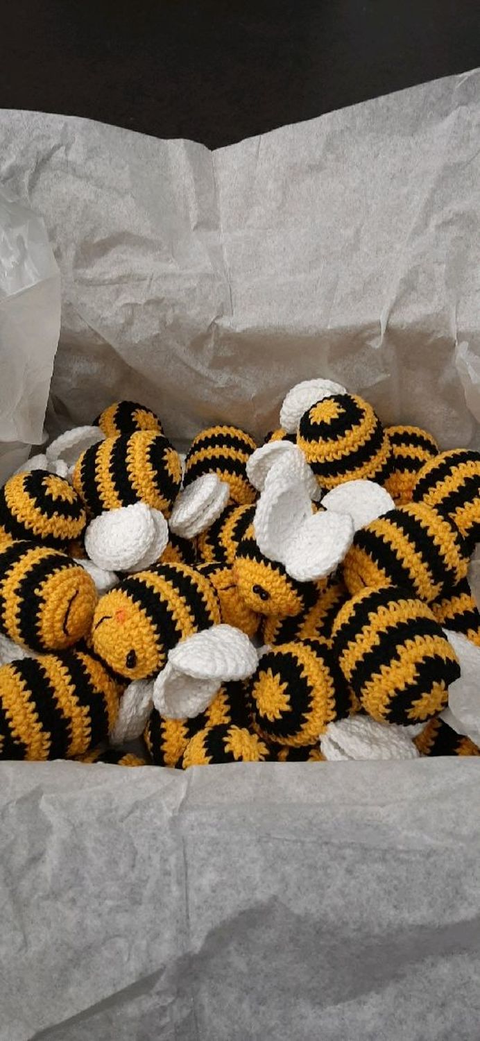 Фото №1 к отзыву покупателя Ольга о товаре Пчёлки мушки мухи вязаные