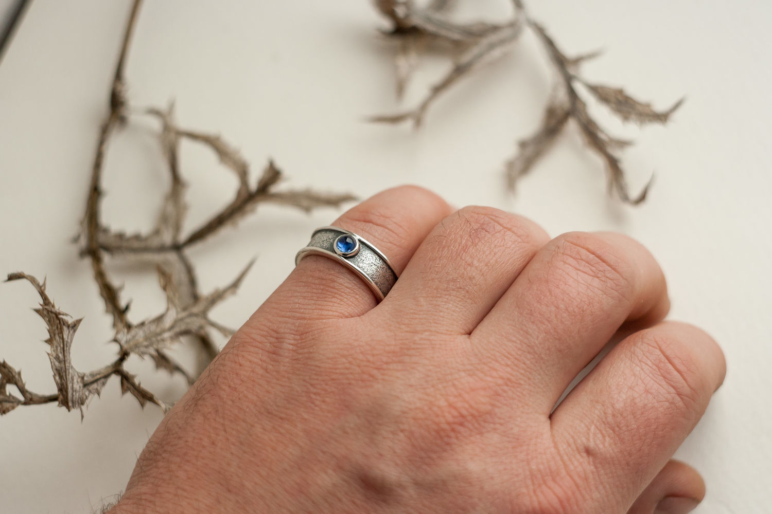 Фото №2 к отзыву покупателя Tetrao Jewelry о товаре 96  4,15 Х 4,15 САПФИР НАТУРАЛЬНЫЙ КАБОШОН ROYAL BLUE LIGHT