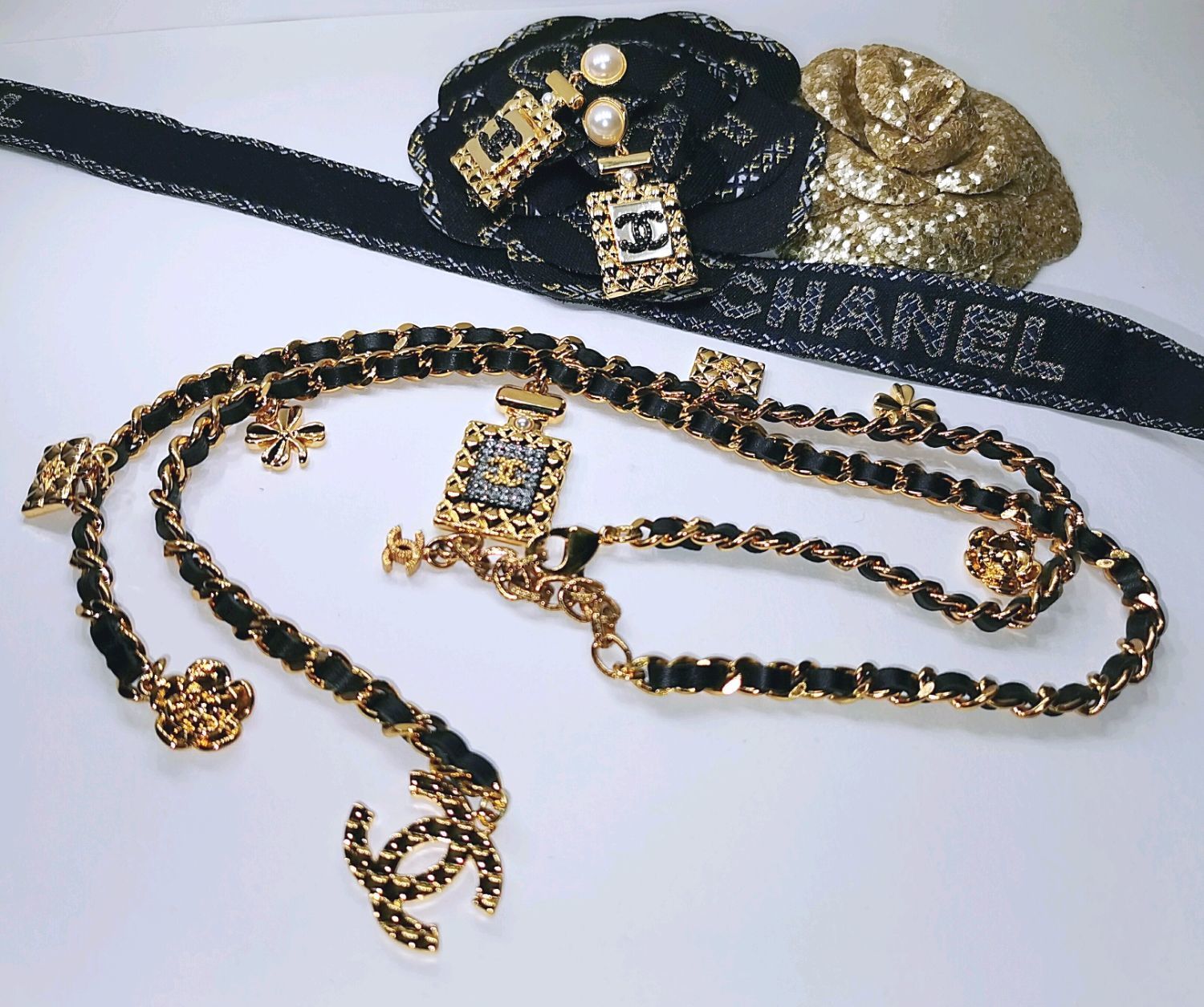 Фото №1 к отзыву покупателя ТатьЯна о товаре Колье Chanel с кожей и подвесками. Цепочка Шанель Новая коллекция. и еще 1 товар