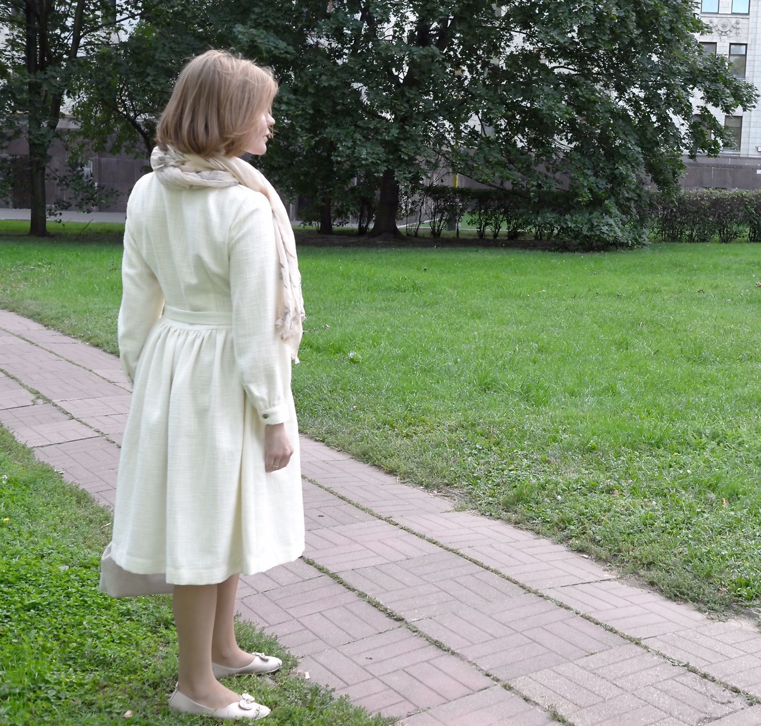 Фото №3 к отзыву покупателя Елена о товаре Зимнее платье с пышной юбкой, длинным рукавом и воротником стойкой