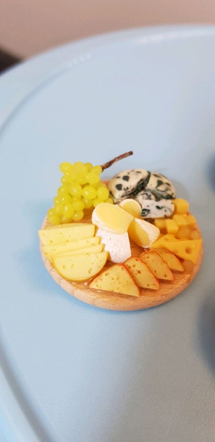Photo №3 к отзыву покупателя Majya Petrutsij о товаре Сырная доска для кукол and 4 more items