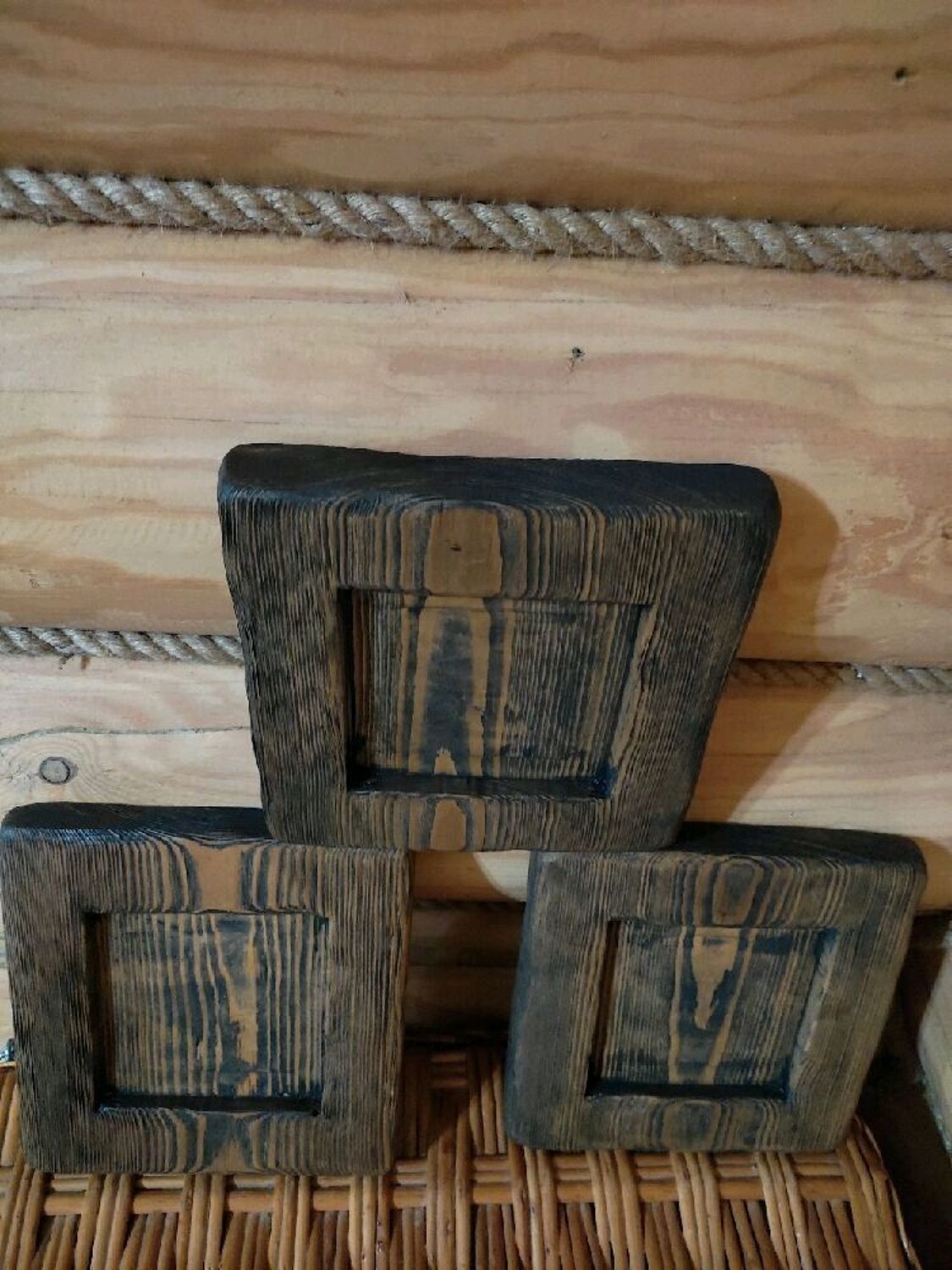 Фото №1 к отзыву покупателя Анастасия Егорова о товаре Керамический изразец вработанный в брашированную древесину